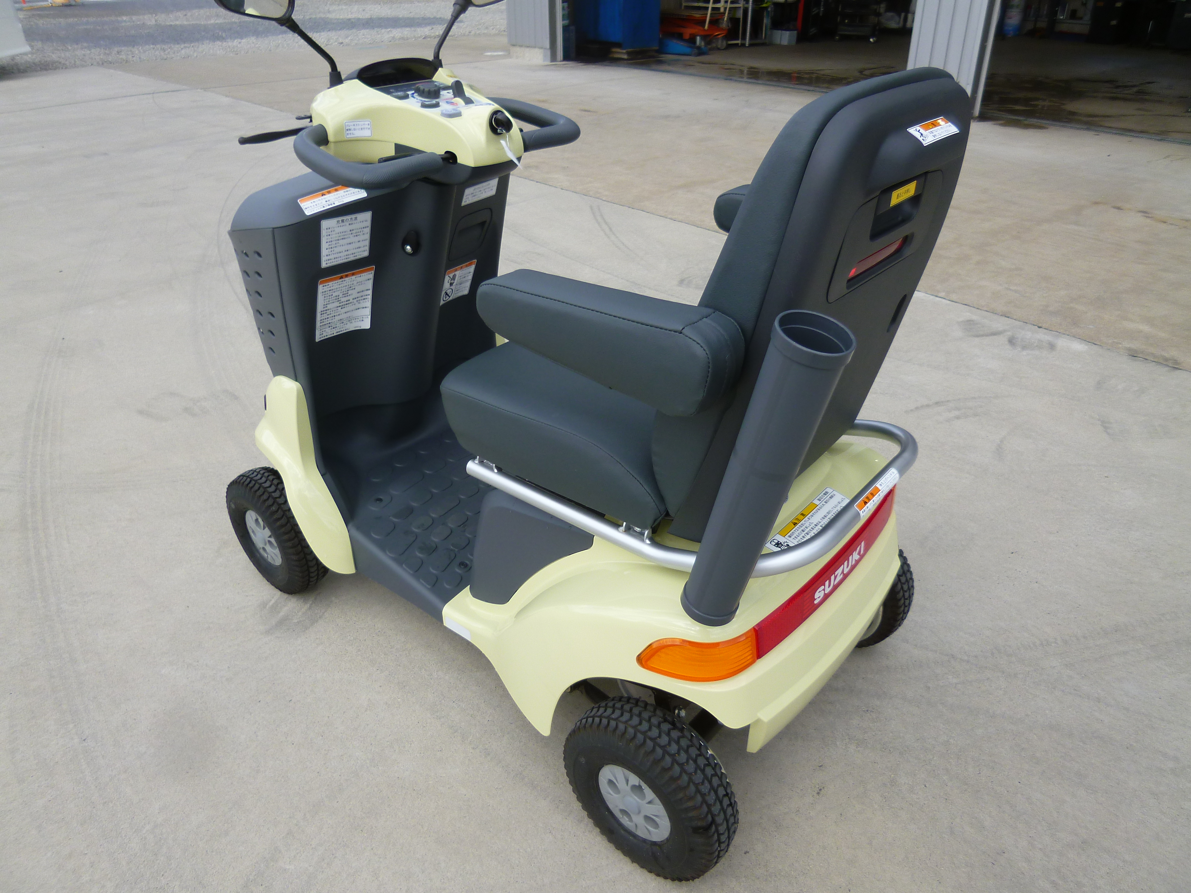 セニアカー 側面